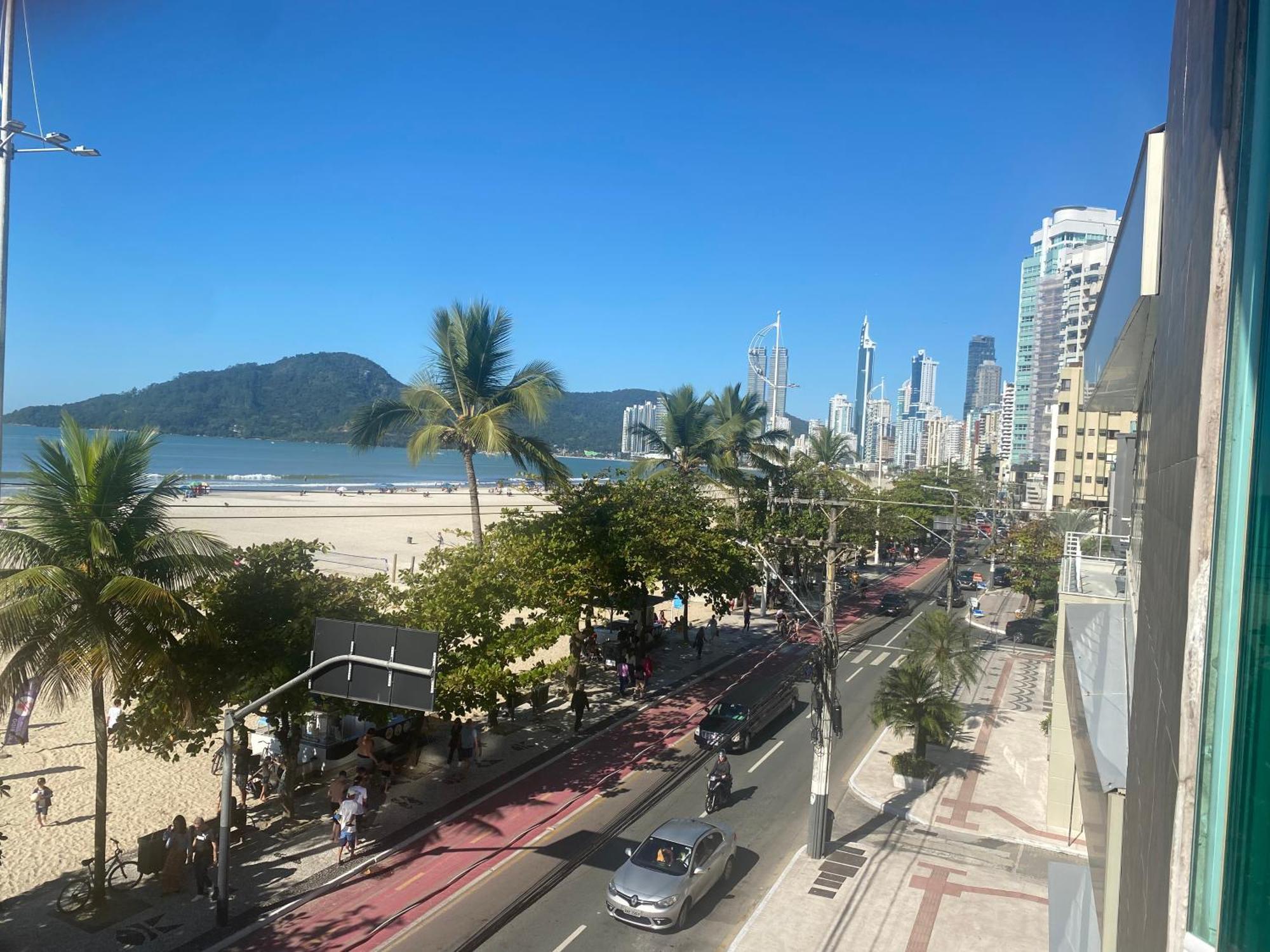 Apto. Beira Mar Em Bal. Camboriu Apartamento *